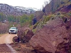 Alucra ve Şebinkarahisar’da Heyelandan Kapanan Yollar Açıldı